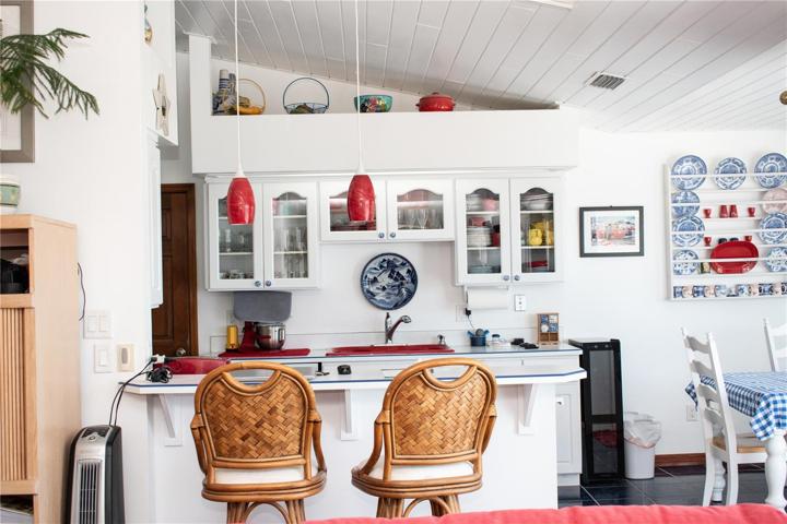 BREAKFAST BAR