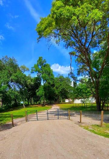 Gate