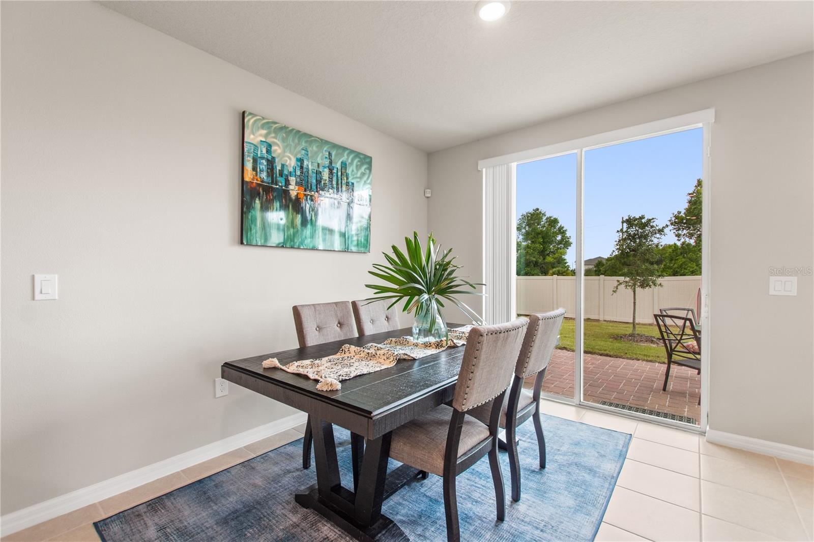 Dining with sliding doors to let the outside in!