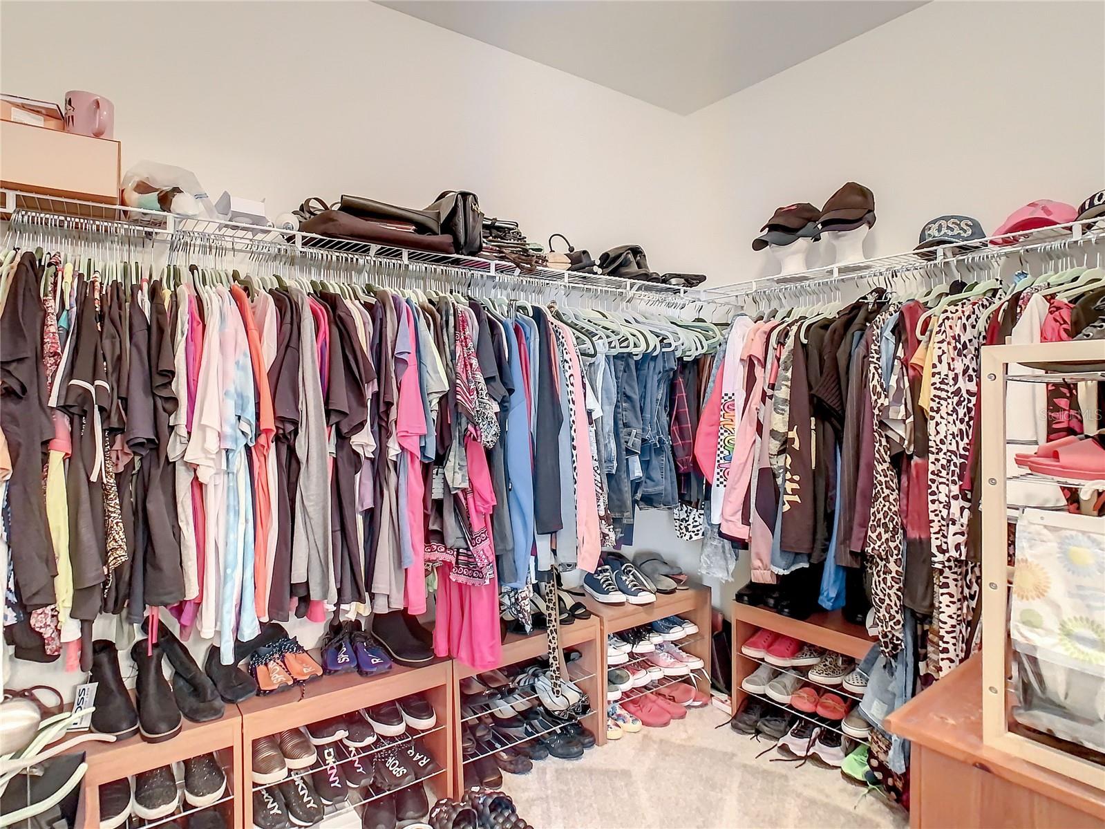Main Bedroom Walk In Closet