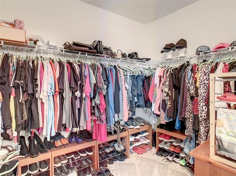 Main Bedroom Walk In Closet
