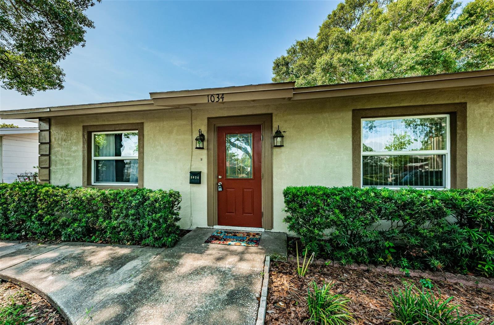 Cute home  in neighborhood