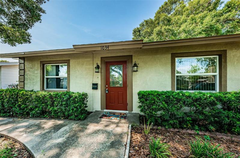 Cute home  in neighborhood