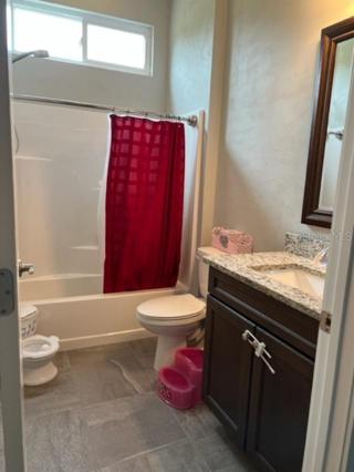 Hall Bath 2