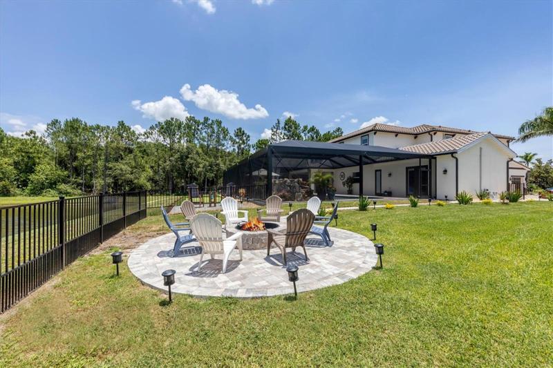 Outdoor firepit