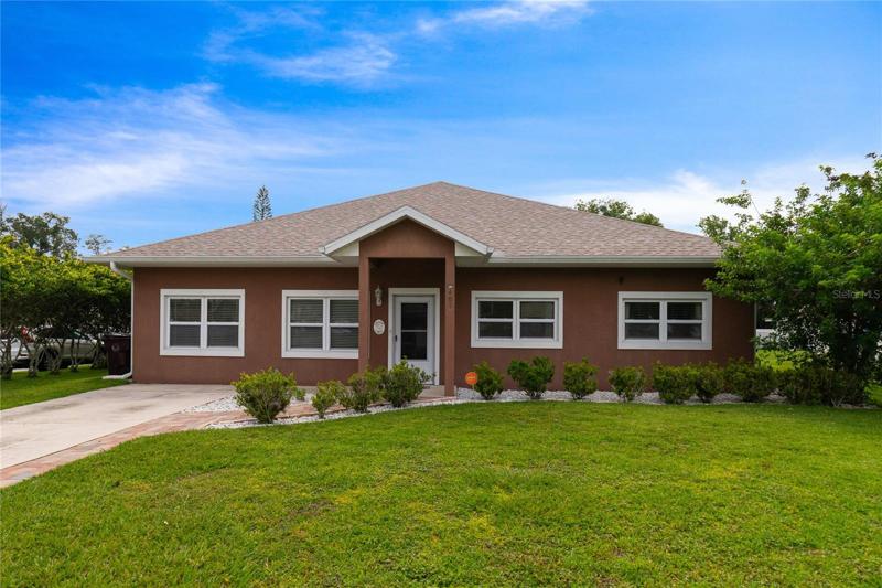 Just around the corner from gorgeous Lake Toho/Lakeshore Blvd you will find a spacious home featuring a BRAND NEW ROOF-2023, FULL IN-LAW APARTMENT (1BD/1BA with SEPARATE ENTRANCE!), LARGE CORNER LOT and NO HOA!