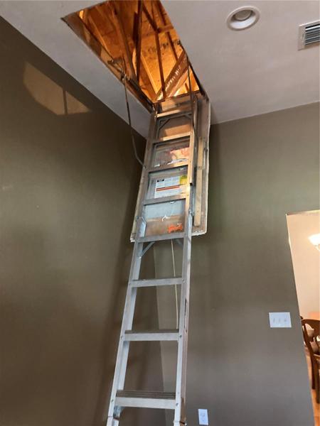 Access to a 300+ sqft walkable attic!