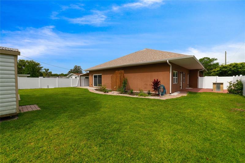 Spacious backyard!