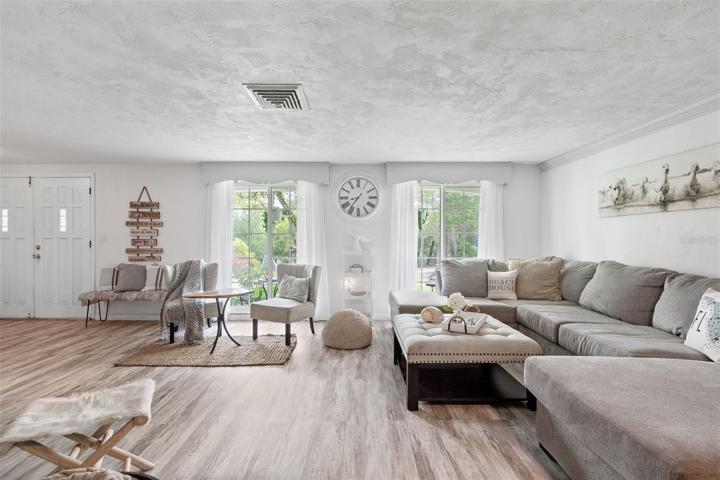 Main Livingroom