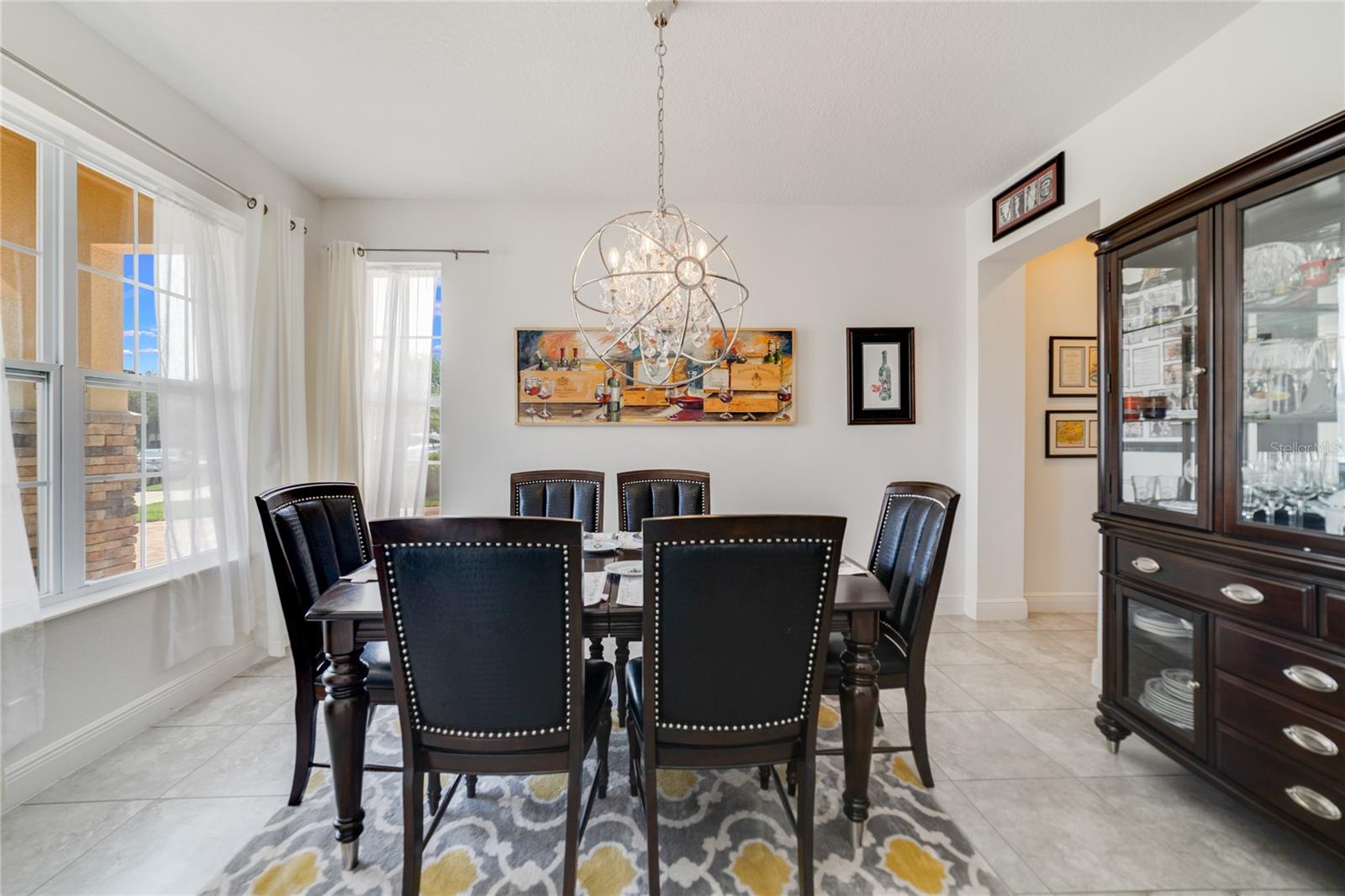 FORMAL DINING.
