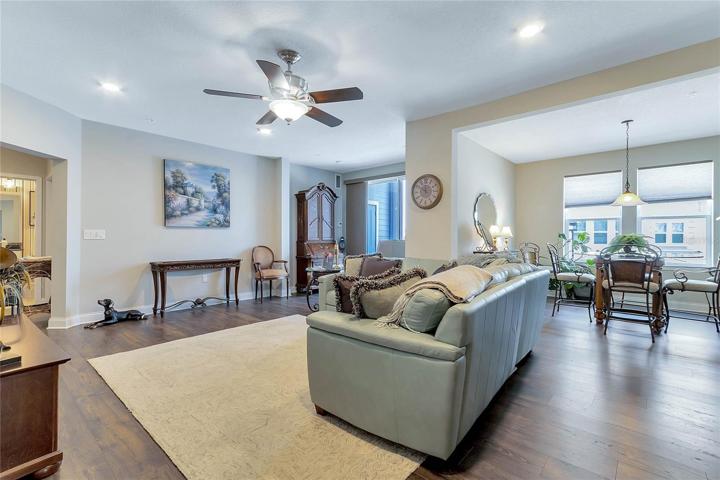 LIVING AREA.