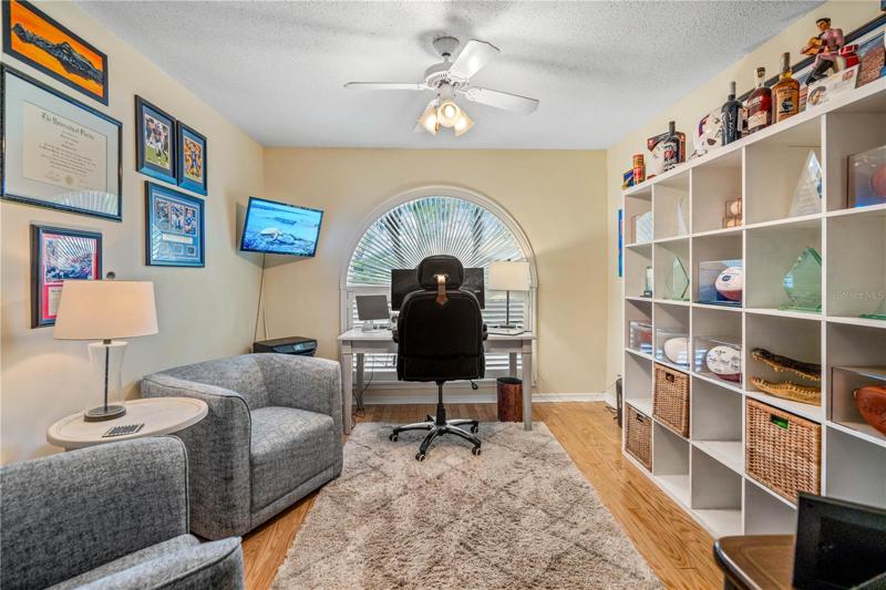 Office/Den/Bedroom