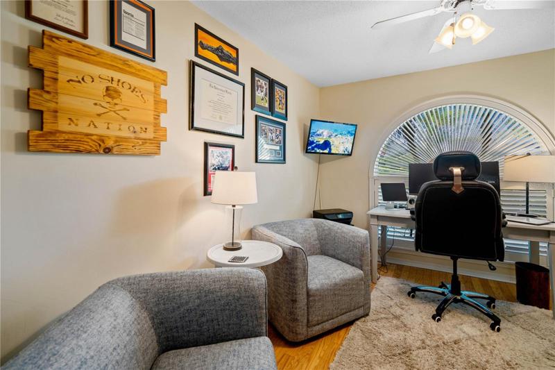 Office/Den/Bedroom
