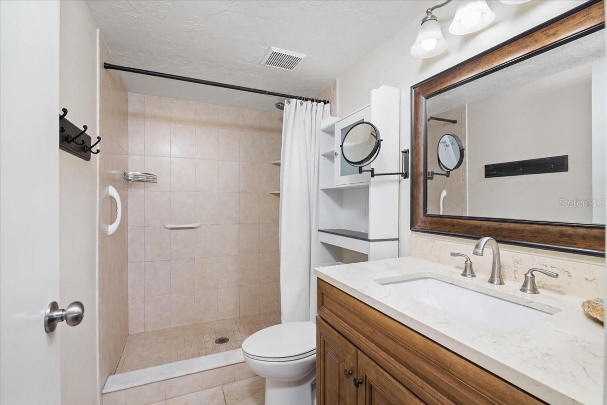 Master en suite bathroom.