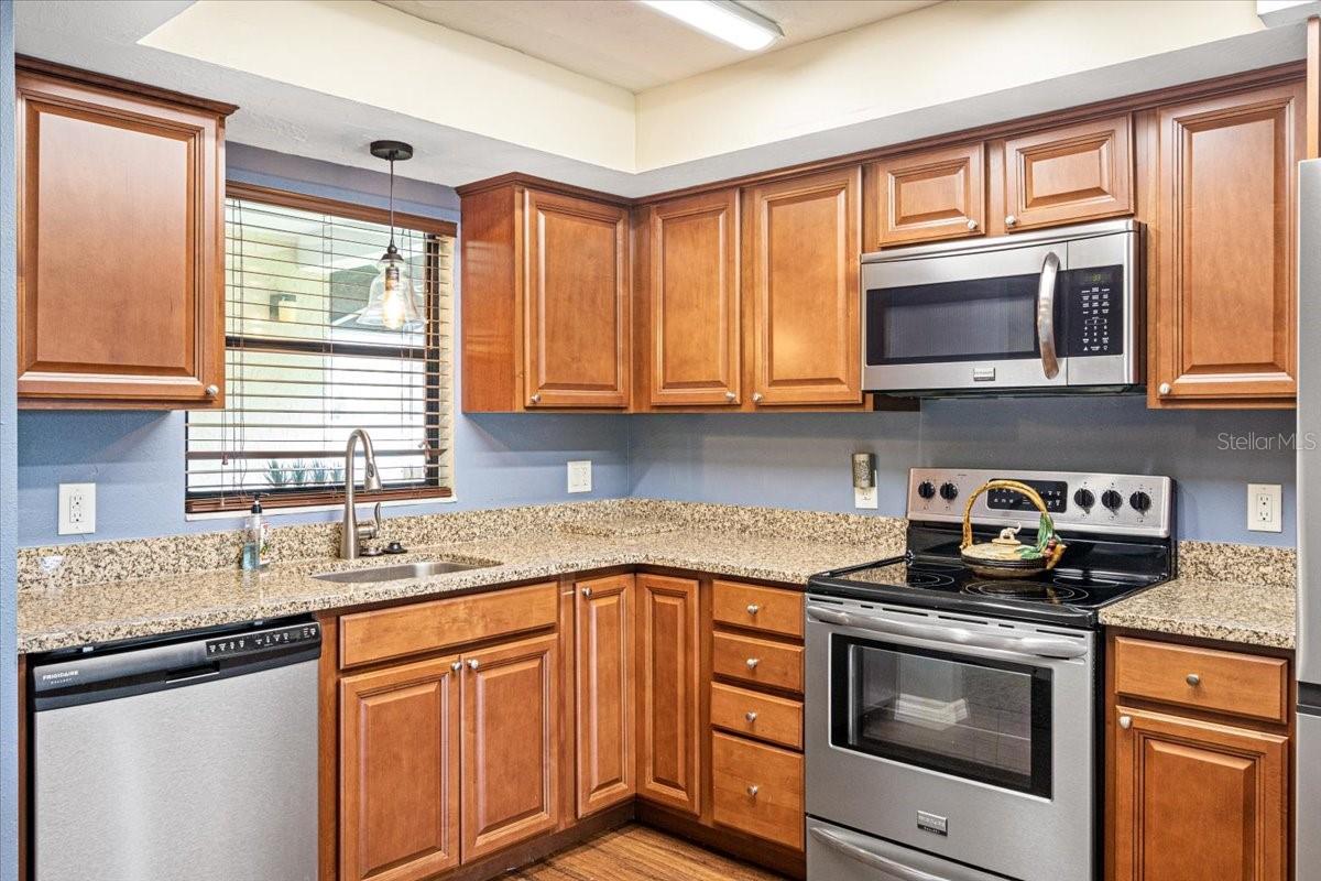 All stainless steel appliances (NEW 2020)