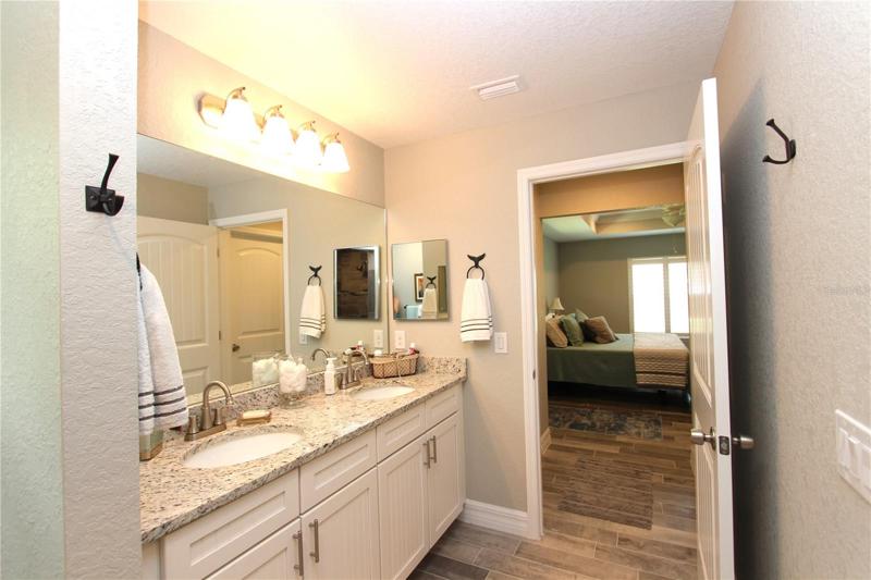 Master Bathroom - view 2