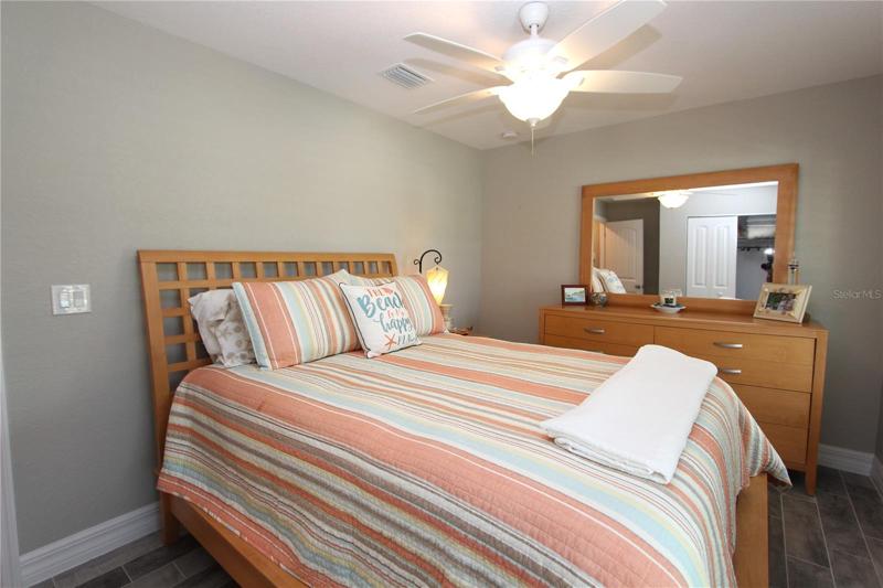 Bedroom 2 - view 1