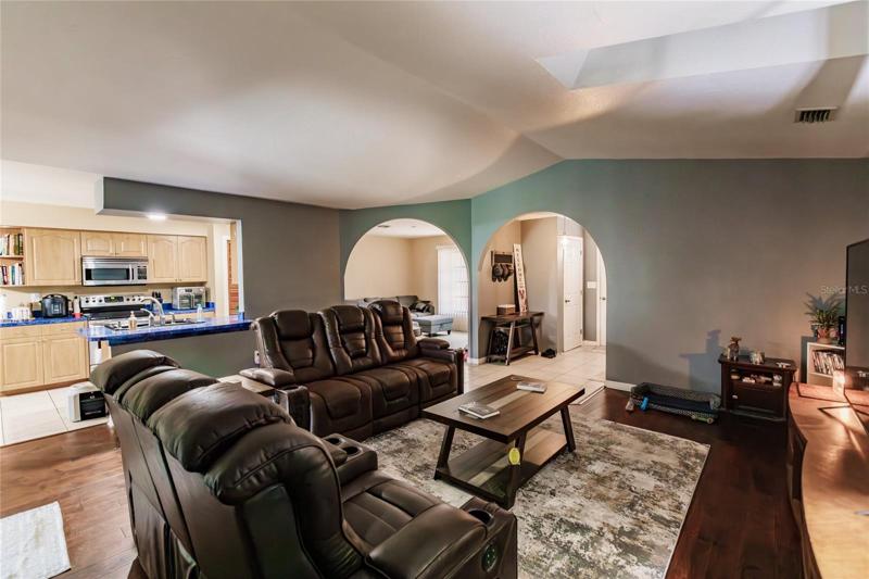 OPEN FLOOR PLAN