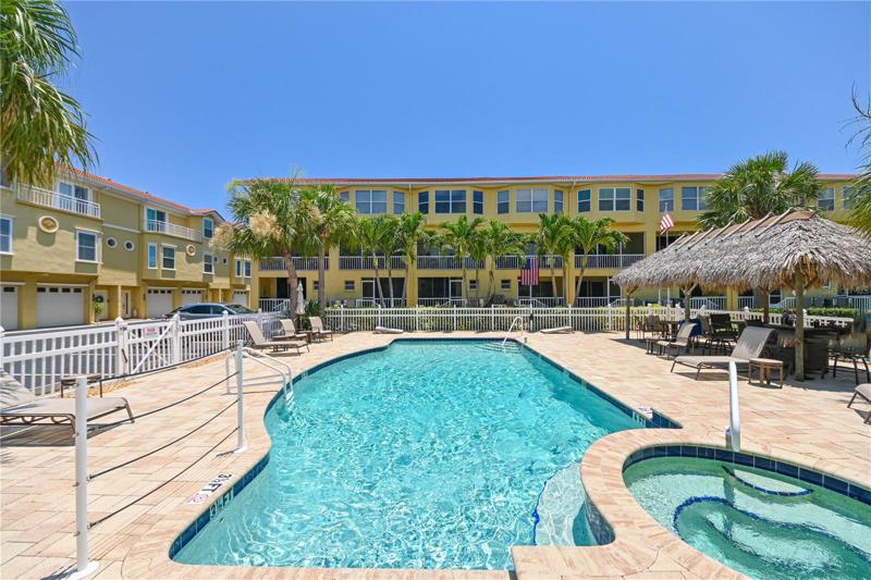 Community Pool & Spa & Cabana