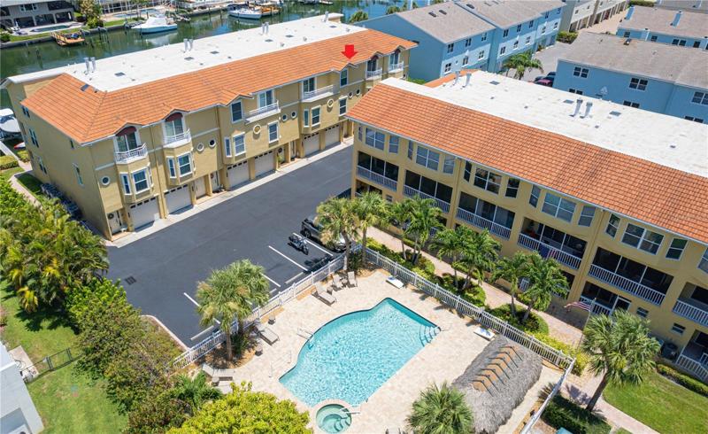 Community Pool & Spa & Cabana