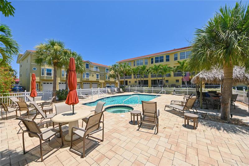 Community Pool & Spa & Cabana