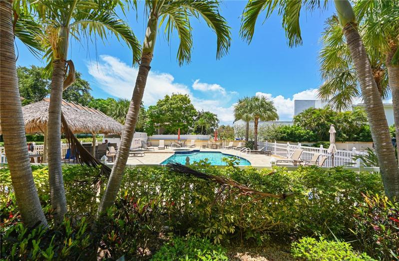 Community Pool & Spa & Cabana