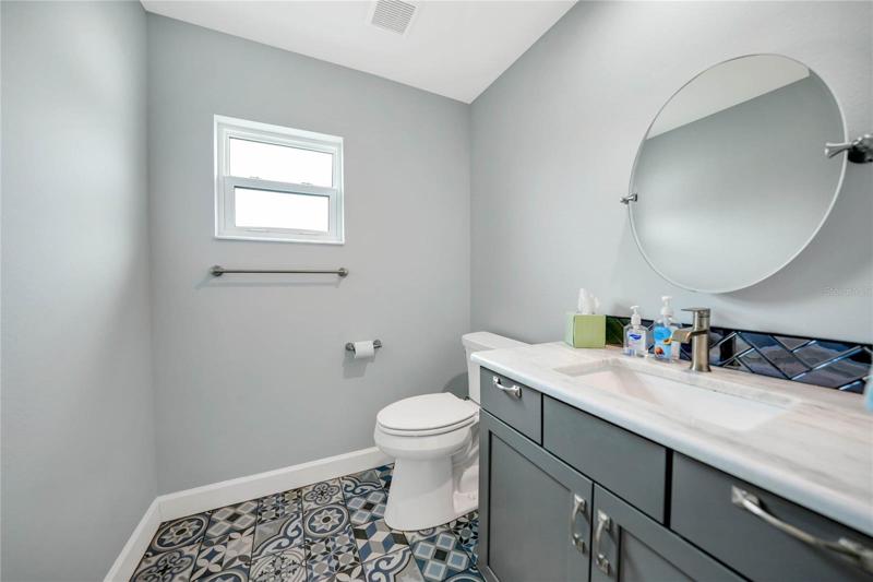 1/2 Bath