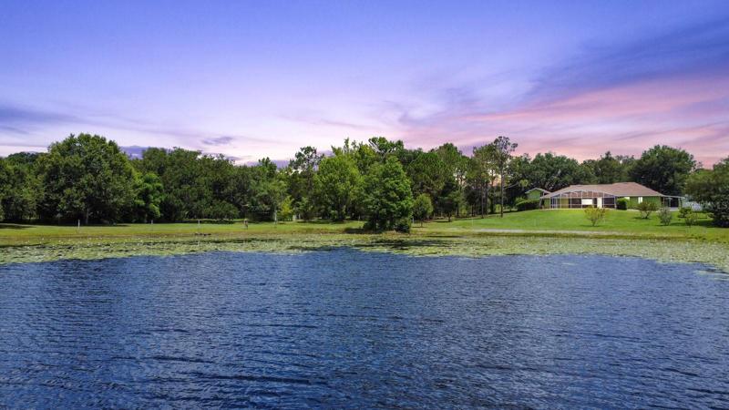 Gorgeous lakefront acreage