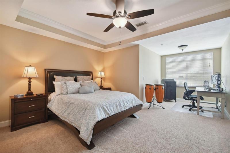 Large 2nd bedroom with an office