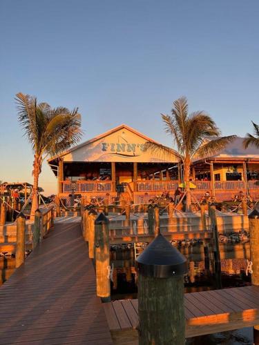 Finns Waterfront Restaurant