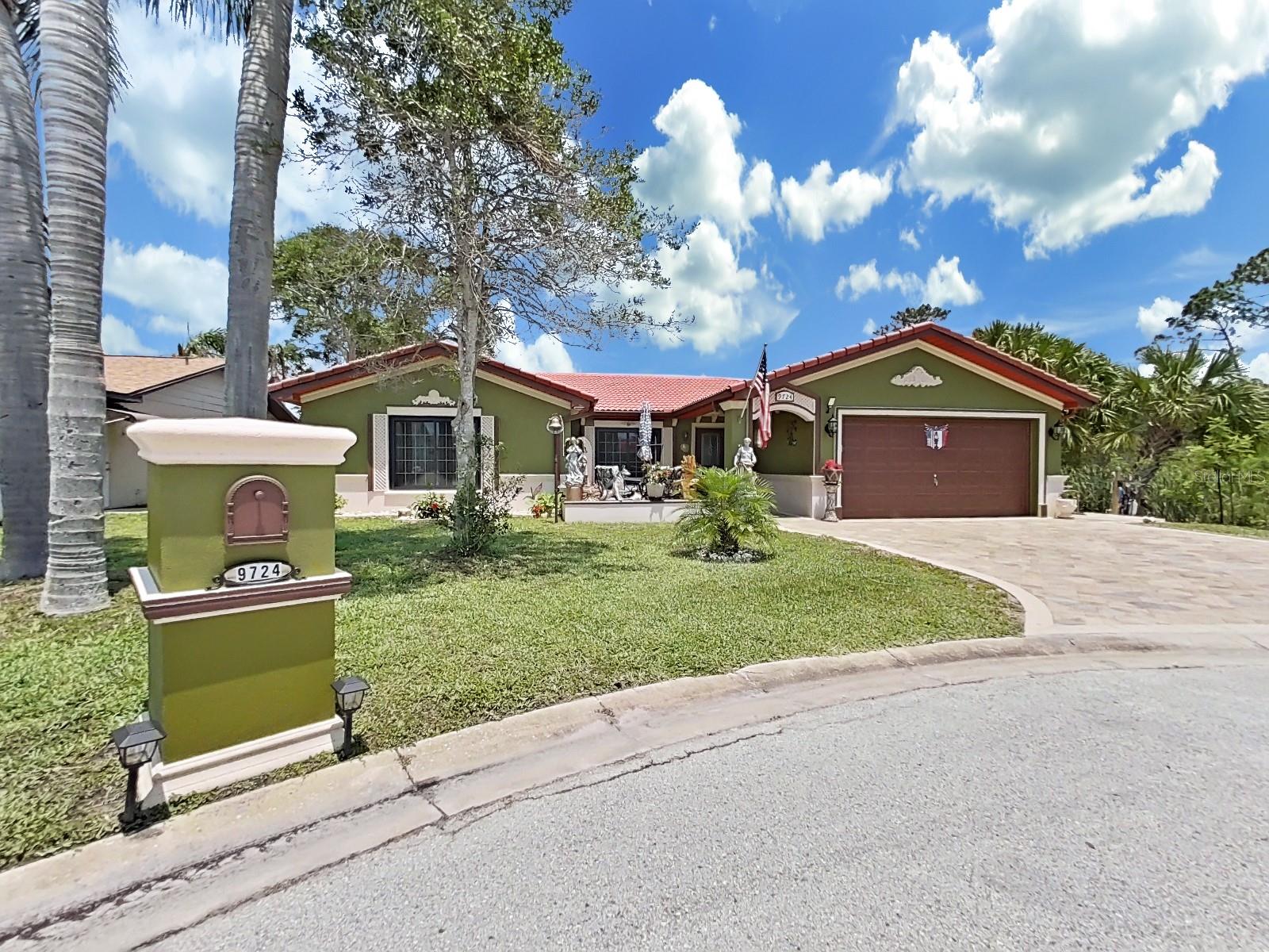 HOME IS AT THE END OF THE CUL DE SAC! ( PRIVACY )