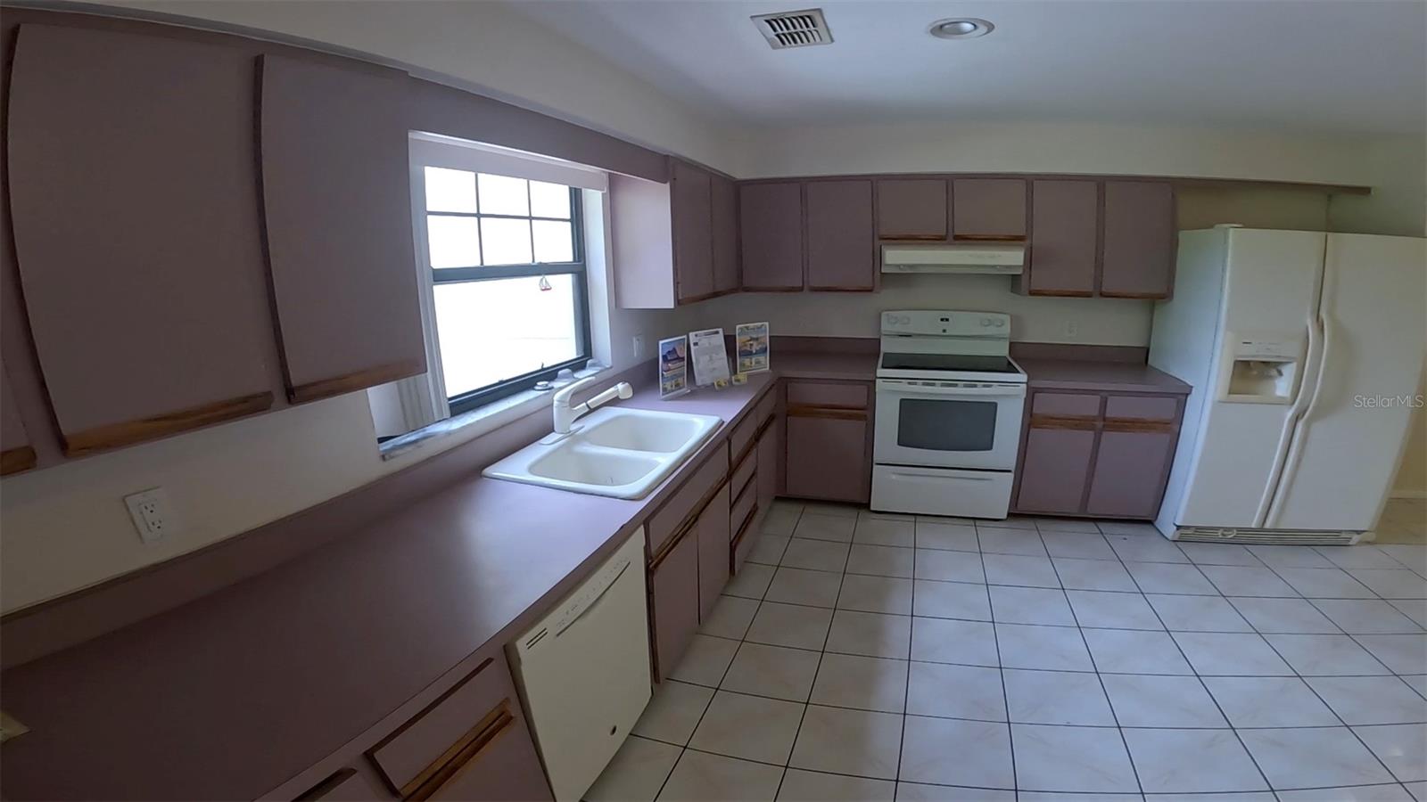 DISHWASHER - RANGE - FRIDGE - ALL INCLUDED
