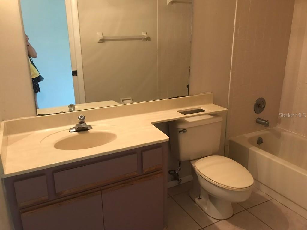 FULL SPARE BATHROOM