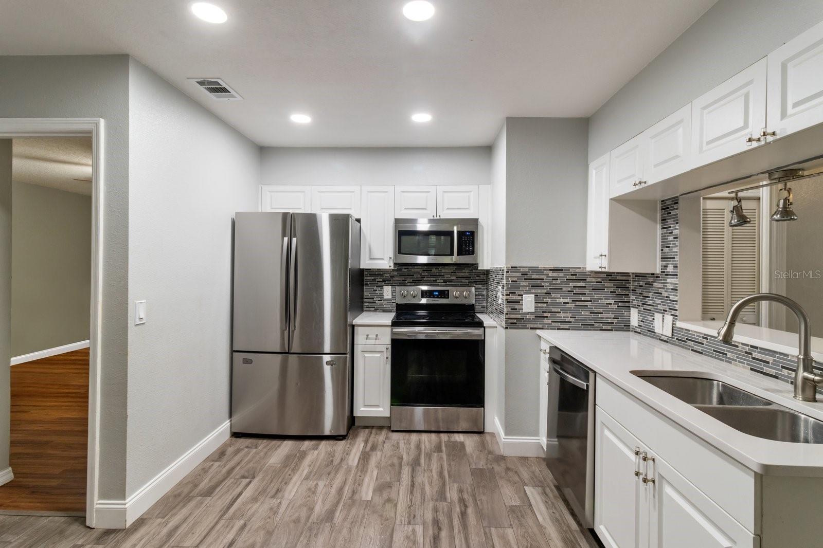 Kitchen w/ Granite Countertops &amp; S/S Appliances