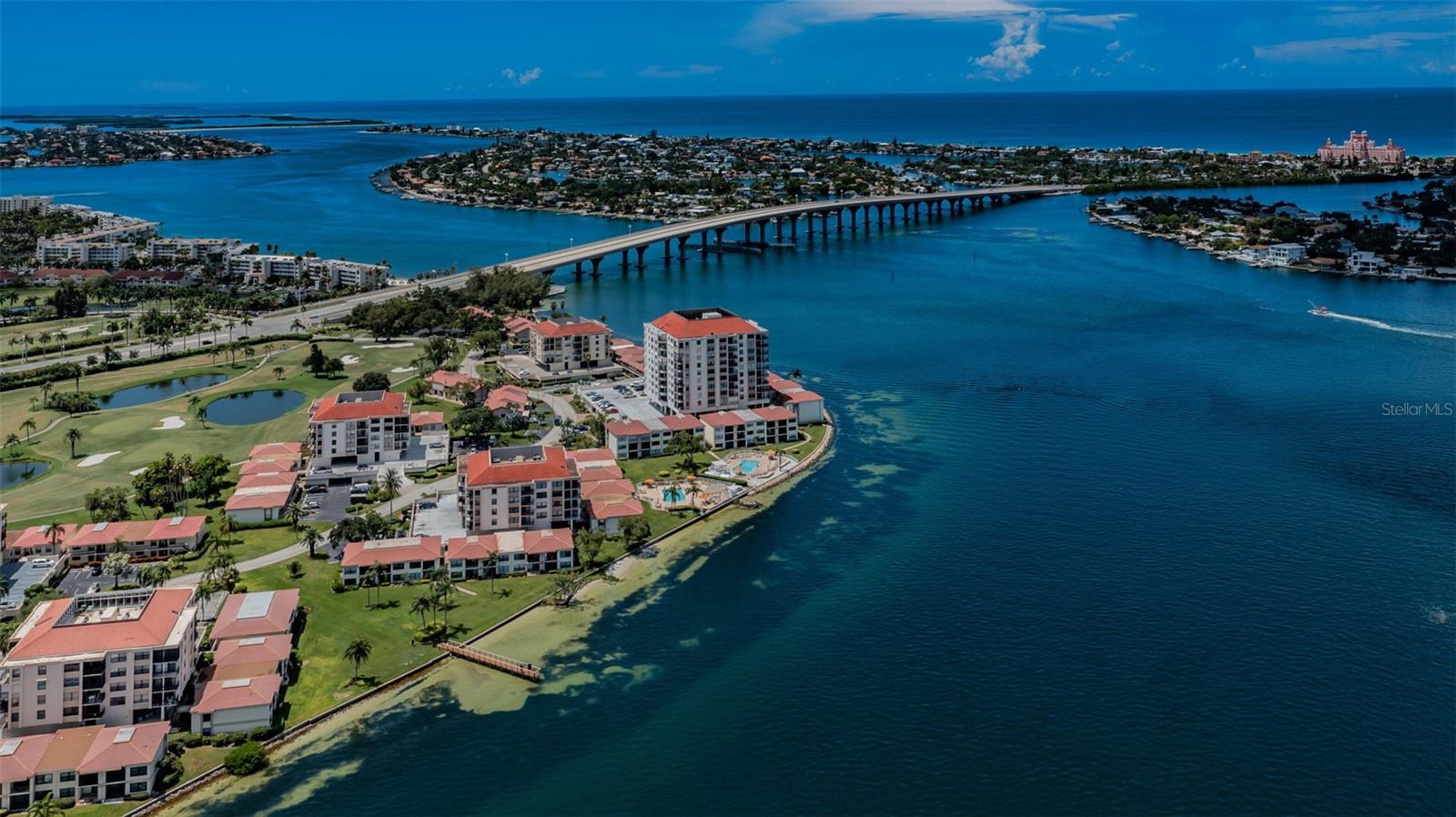 Casa del Mar III is a Waterfront Complex!