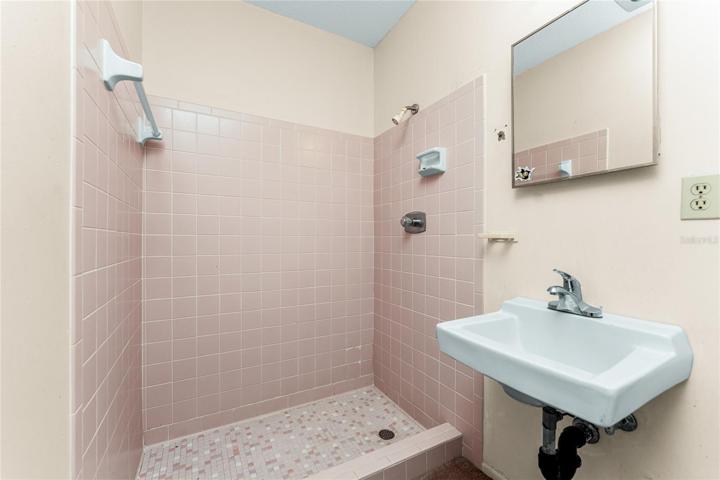Another view of the guest bath.