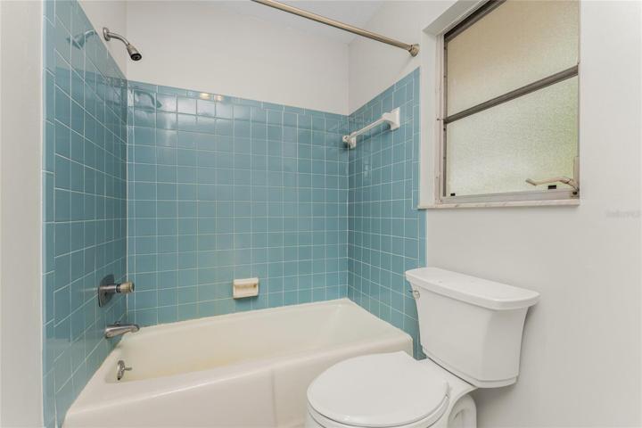 Master bath tub/shower combo.
