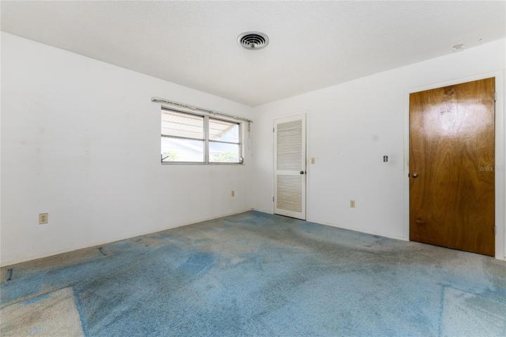 Master bedroom Has a walk in closet.