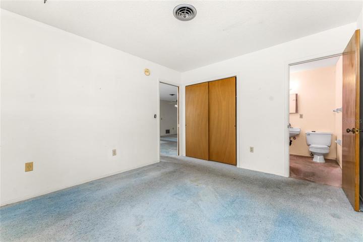 Guest bedroom.