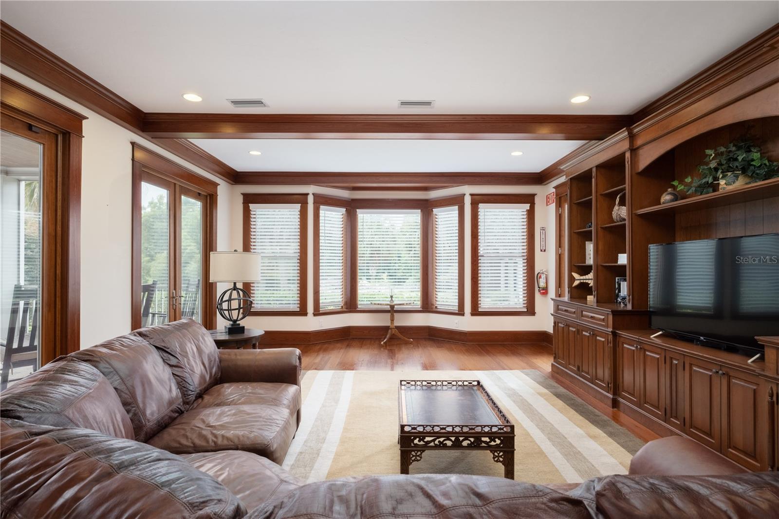 Great room with built-ins