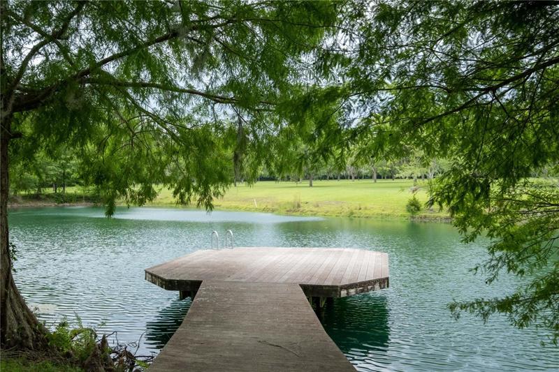 Fresh water pond w/dock for fishing