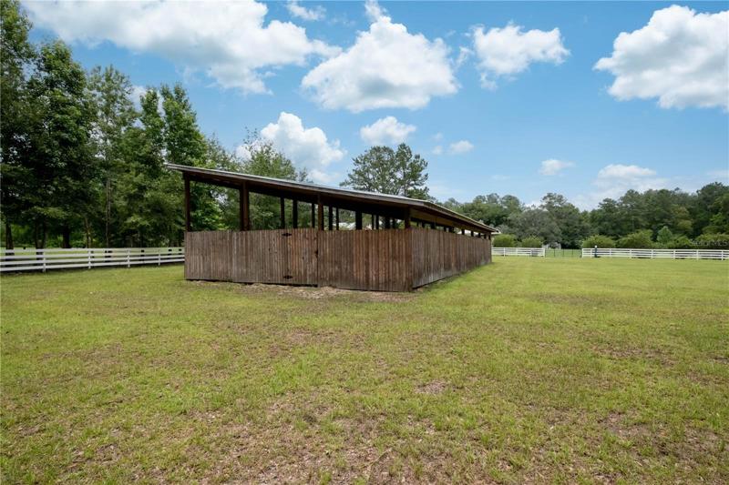 Horse stall barn
