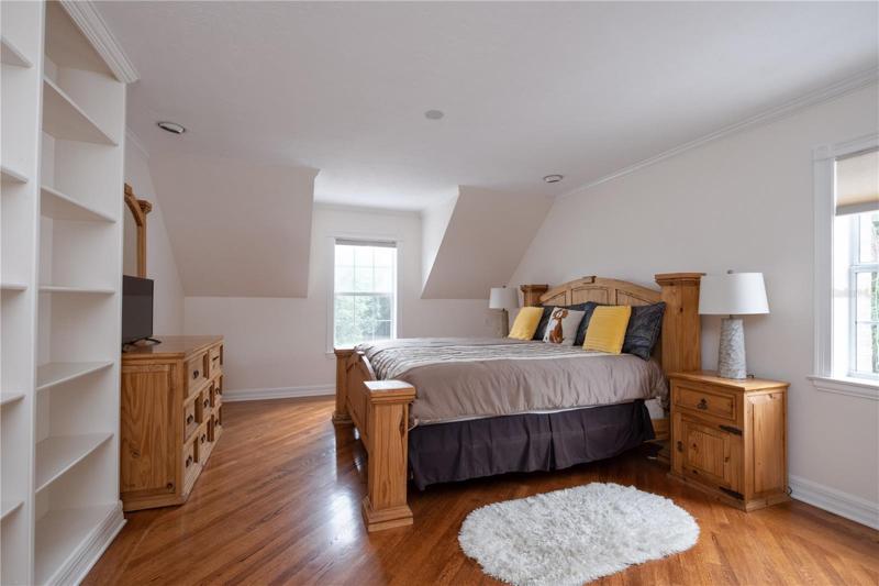 Upstairs guest bedroom