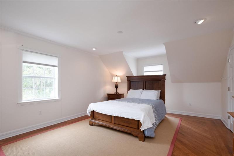 Upstairs guest bedroom