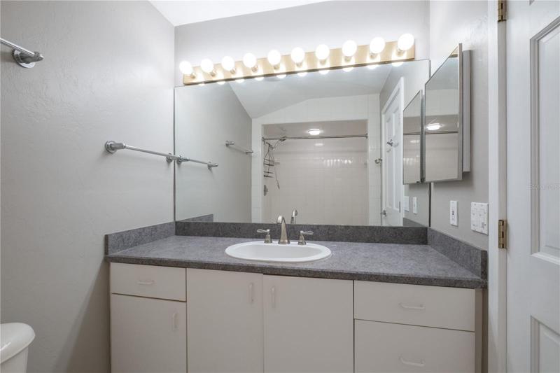 Tree house Bathroom #2