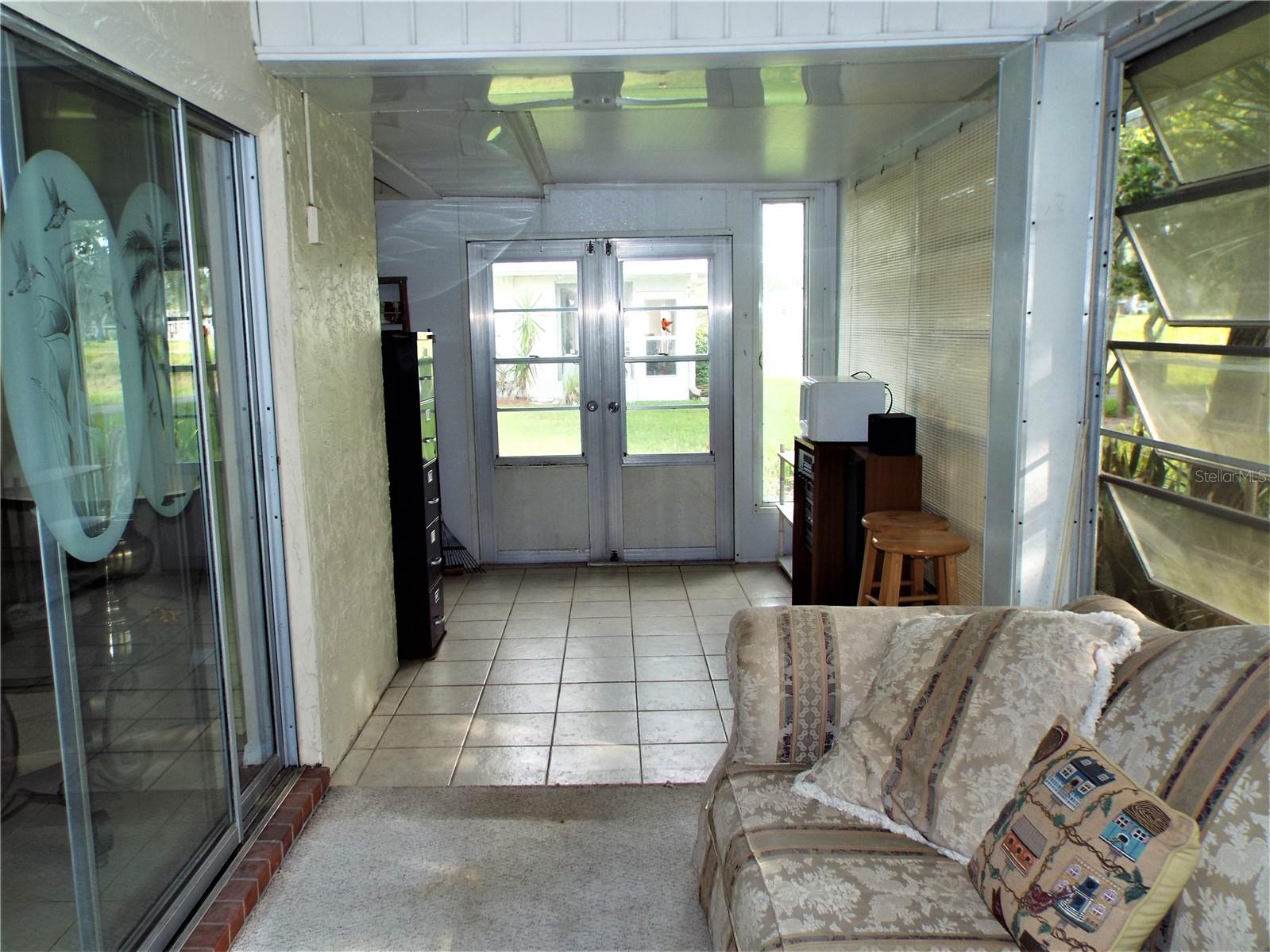 Lanai you can open both doors and drive