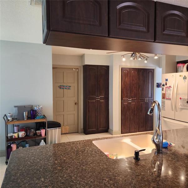 Breakfast Bar to kitchen