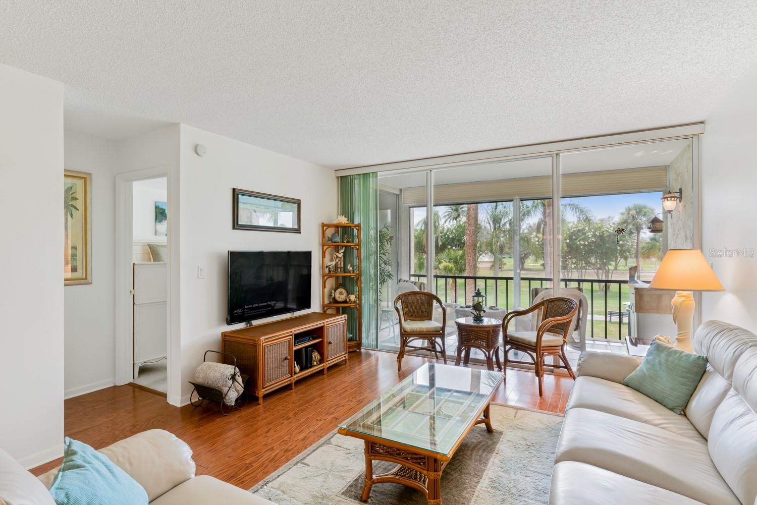 Living room with access to the balcony