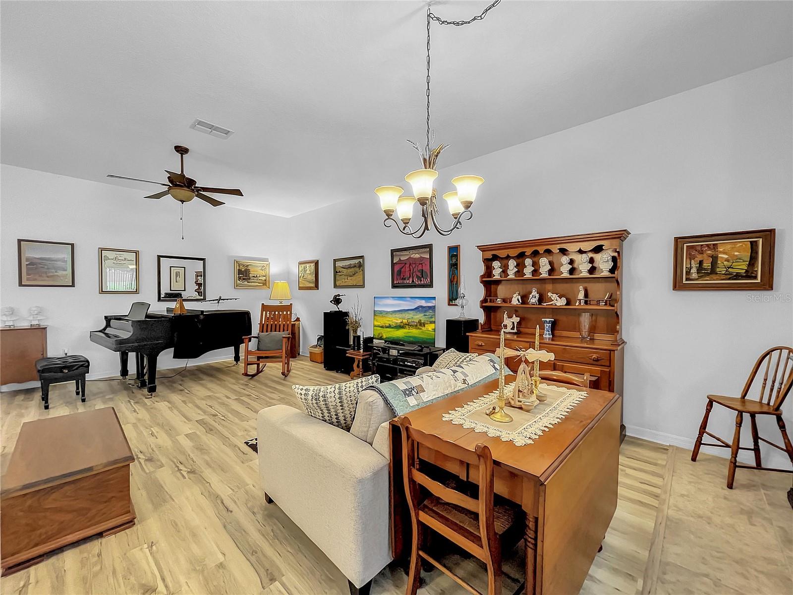 A nice area for formal dining