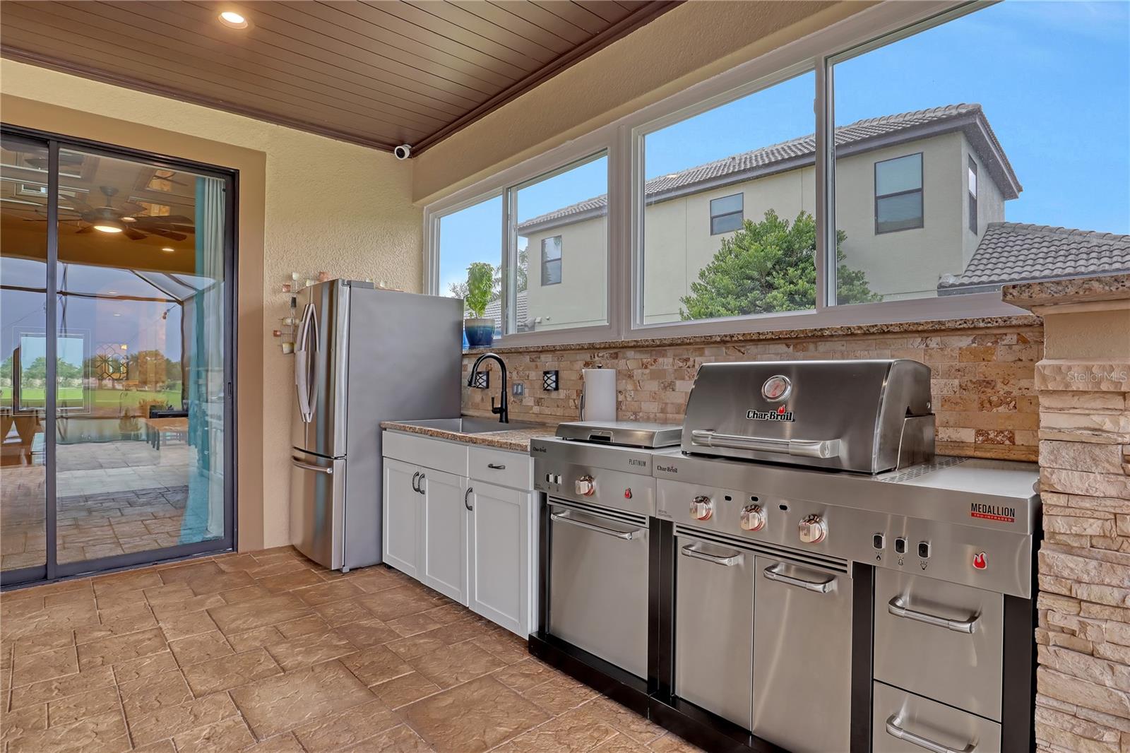 outdoor kitchen